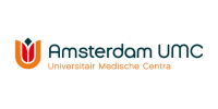 Logo van Amsterdam UMC met gestileerde tulp en tekst “Universitair Medische Centra”.