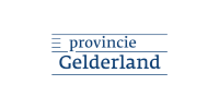 Logo van de provincie Gelderland met blauwe tekst en lijnen op een witte achtergrond.